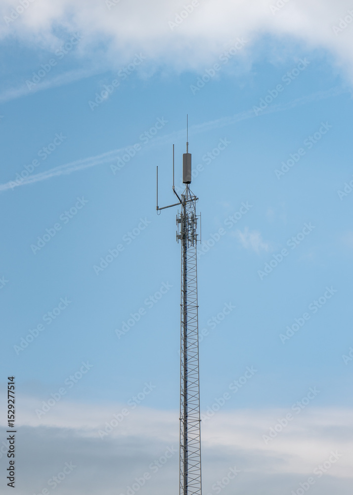 Obraz premium Mobile phone network antenna