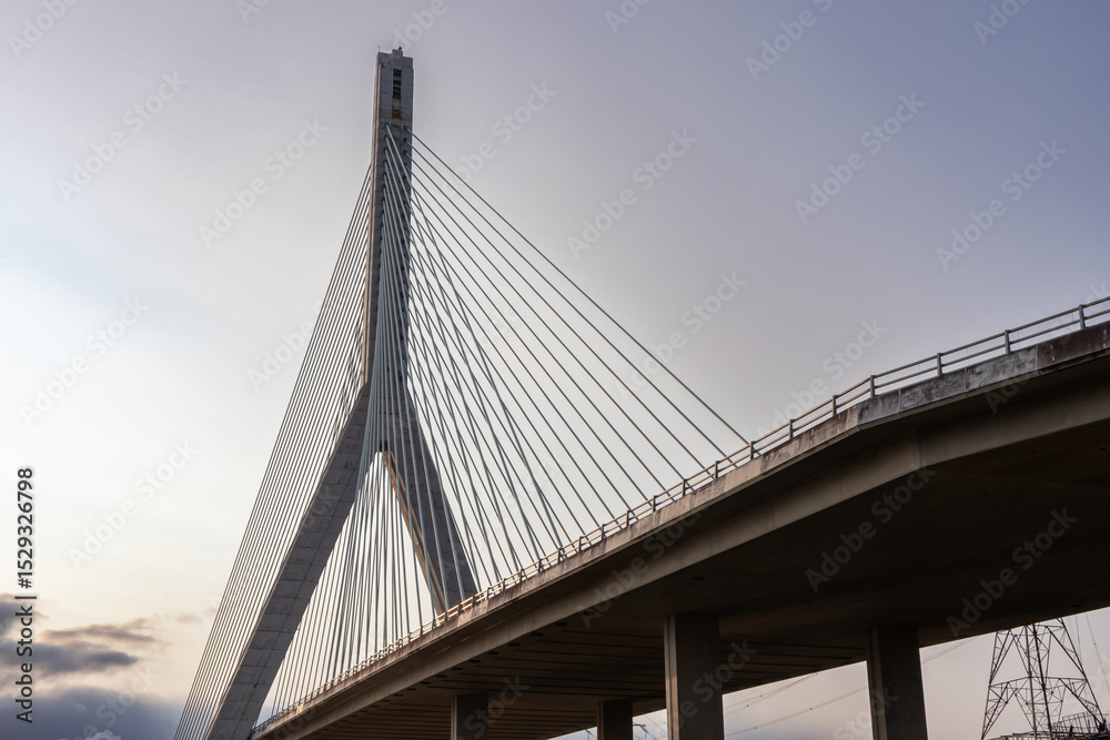 Obraz premium Flintshire Bridge stands prominently in the soft light of early morning, with its cables and concrete structure leading into the distance