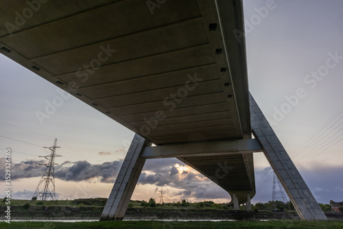 Quadro su tela Low-angle view beneath the Flintshire Bridge, highlighting its concrete structur