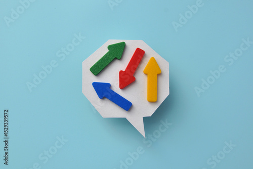 A speech balloon with arrows inside, the concept of confusion in thoughts