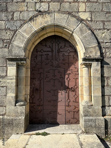 Porte de l'Église Sainte-Madeleine à Ayen
