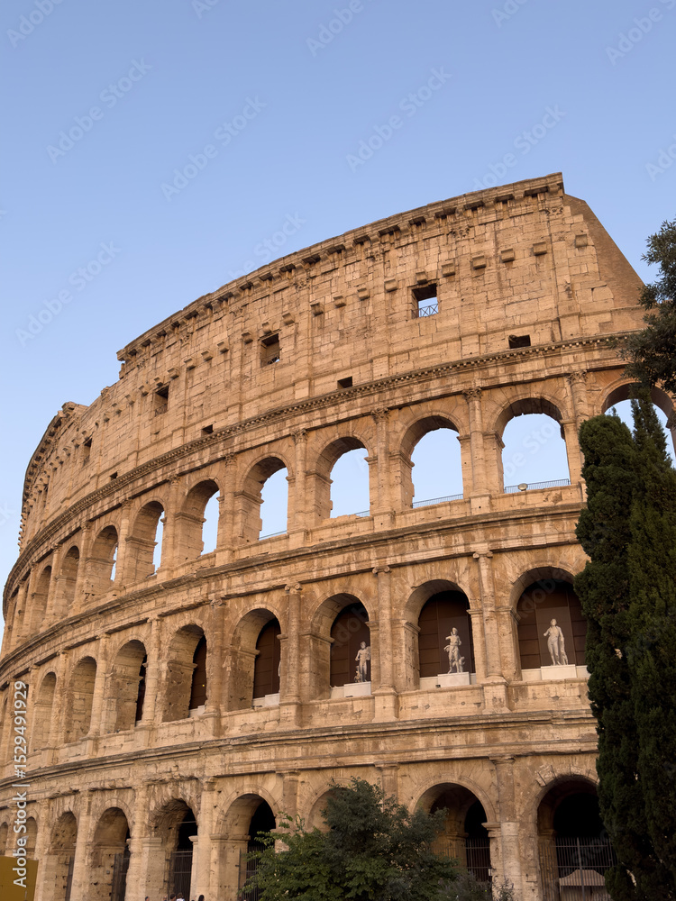 Obraz premium Golden Hour at the Roman Colosseum