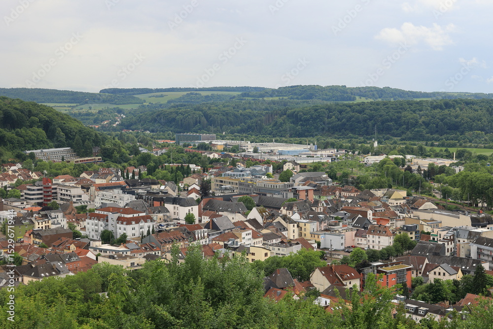 Fototapeta premium Blick über den Saargau auf den Ort Merzig