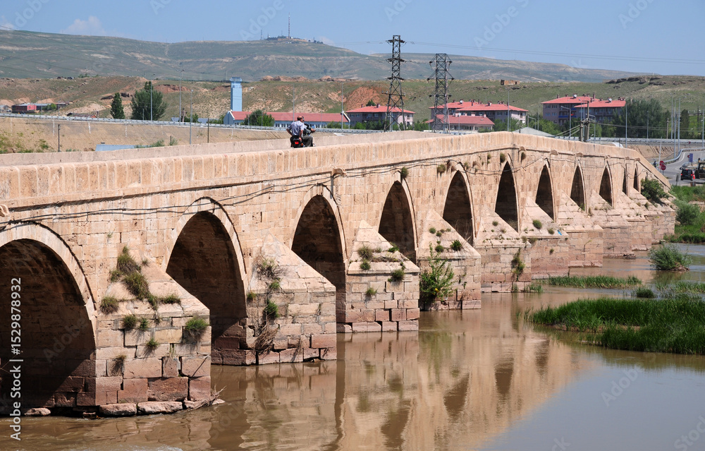 Fototapeta premium The Historical Kesik Bridge, located in Sivas, Turkey, was built in the 13th century.
