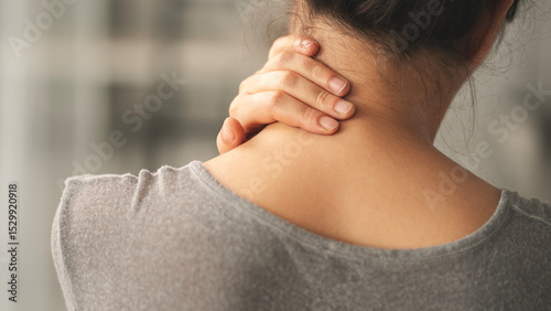Quadro su tela Woman suffering from nape pain
