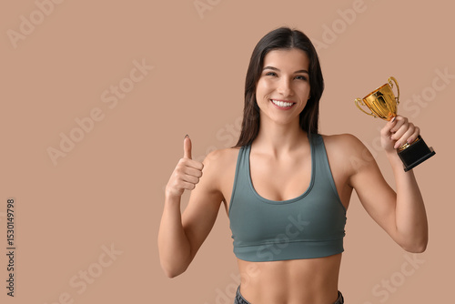 Sporty young woman with gol...
