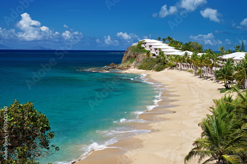 Fototapeta Naklejka Na Ścianę i Meble -  Beautiful sand beach in the Caribbean