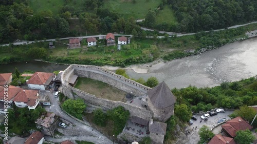 Vranduk is located in central Bosnia, about 12 km north of Zenica on the way to Doboj in a bend in the Bosna river.