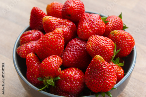 red strawberries in a plate on the table, strawberry texture, strawberry close-up, strawberry photo background