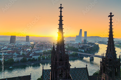 Schweiz, Basel, Baselstadt, Basel-City, Nordwestschweiz, Rhein, Münster, Markthalle, Stadtbild, Morgenstimmung, Morgenrot, Münsterkirche, Sonnenaufgang, Kirchtürme, Rochetürme,