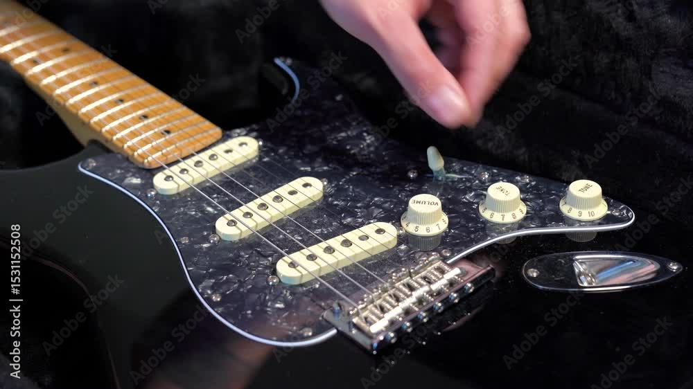 Mastering guitar techniques with focus on sound adjustments and learning tips