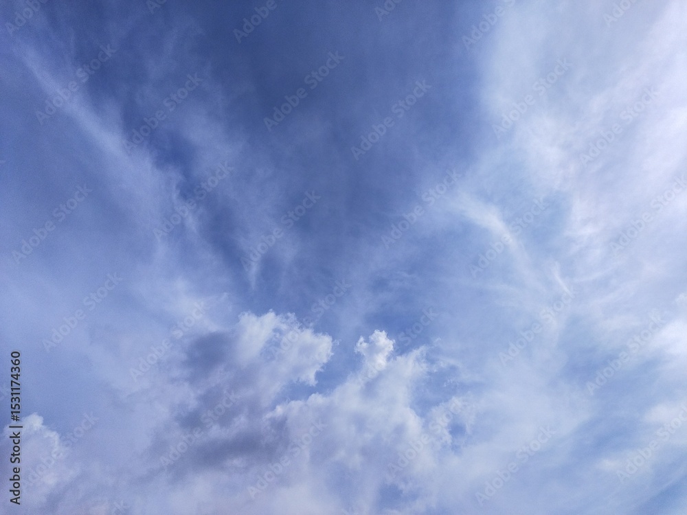 Obraz premium błękitne niebo z chmurami