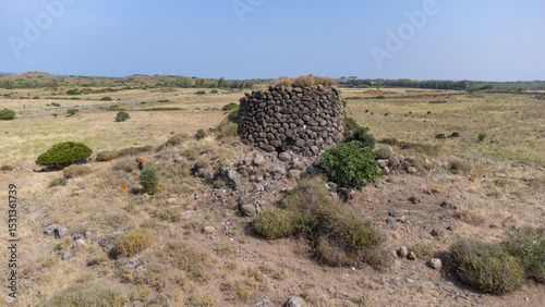 Fotografie nuraghe structure in Narbolia’s rural landscape, central-western Sardinia