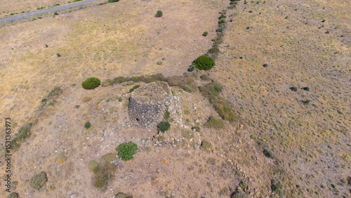 Fotografie nuraghe structure in Narbolia’s rural landscape, central-western Sardinia