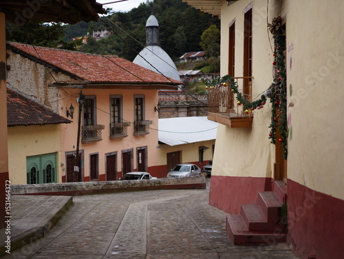 Fototapeta Naklejka Na Ścianę i Meble -  narrow street in the old town
