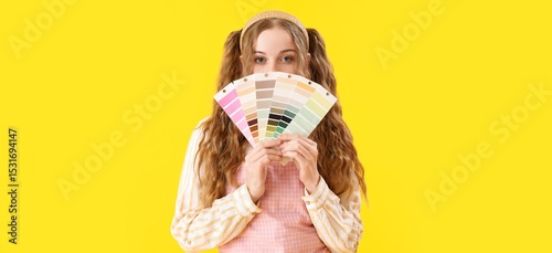 Female interior designer ho...