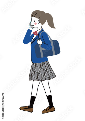 スマートフォンで話ながら歩いている制服姿の女子学生