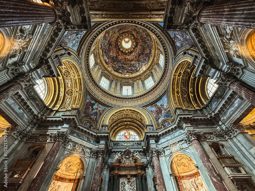 Obraz premium Artistic Work In The Dome Of The Vatican Cathedral 