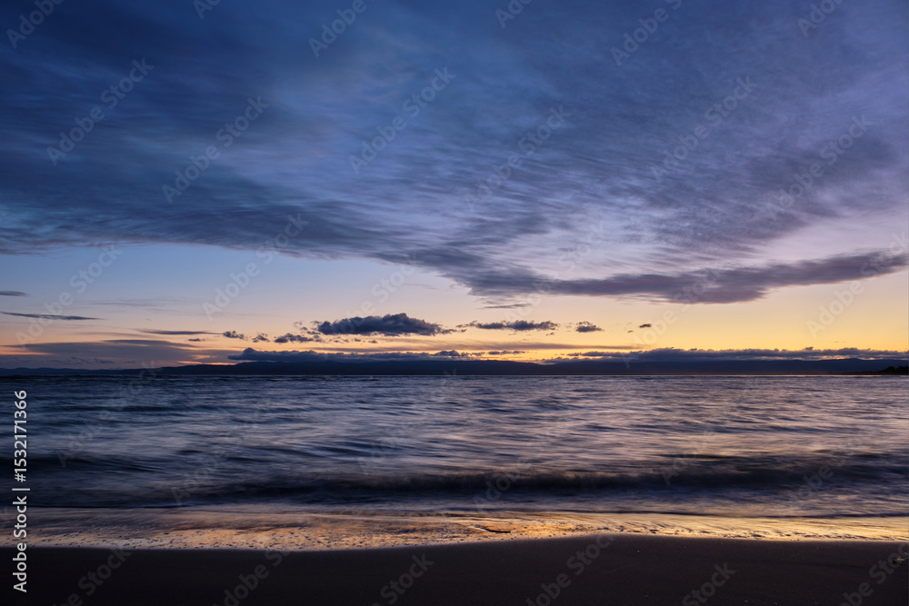 Fototapeta premium Twilight on the beach - Coles Bay, Tasmania, Australia