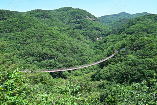 韓国　ソウル近郊　カマク山の赤い吊り橋