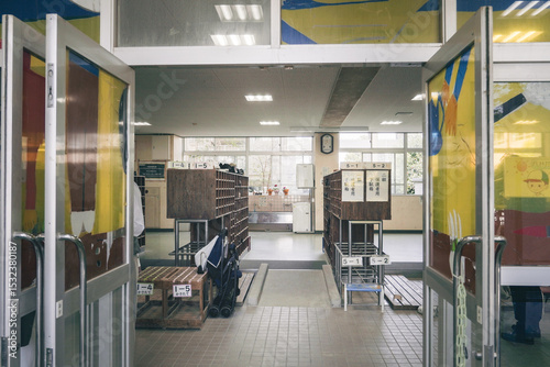 小学校の玄関と靴箱 photo