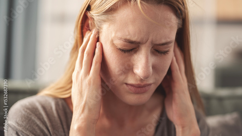 Konstfotografi Woman have ear pain and tinnitus