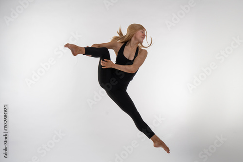 Dancer Toni in the studio dancing 
