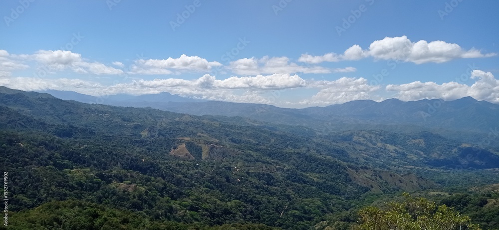 Fototapeta premium Naturaleza y nubes