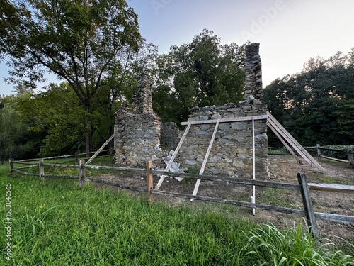 Fényképezés Stone remains of slave quarters surrounded by trees at Berry Hill Plantation