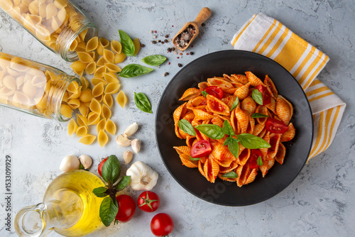 Italian shell pasta with to...