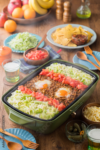 Wallpaper Mural 【ホットプレートでタコライス】かわいいホットプレートで楽しむタコライス。熱々鉄板にごはん、たっぷりの挽肉・トマト・レタス・チーズ。 Torontodigital.ca