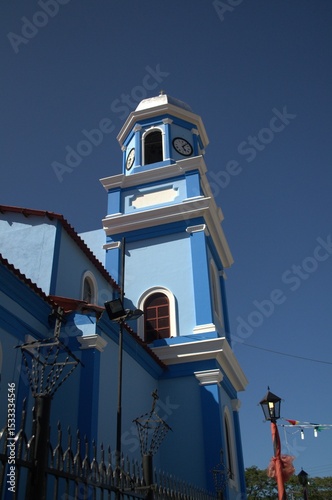 Carta da parati As in almost all of Venezuela, the predominant religion is Catholic, hence the large number of small and large churches