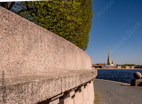 Obraz na plátně Granite embankment on the Neva River in St. Petersburg.