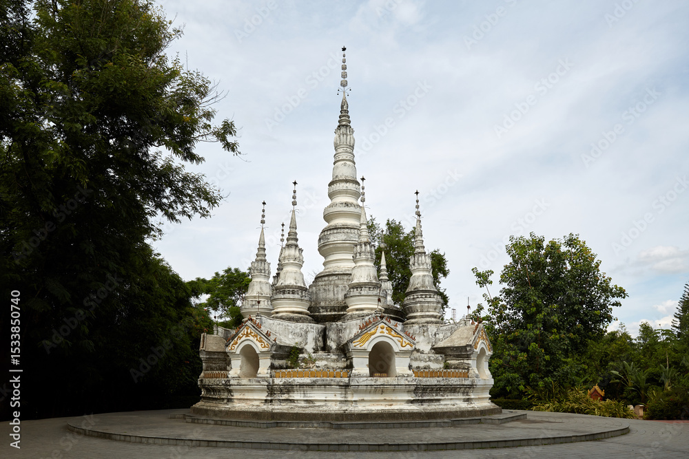 Fototapeta premium Xishuangbanna Grand Buddhist Temple traditional temple architecture scenery