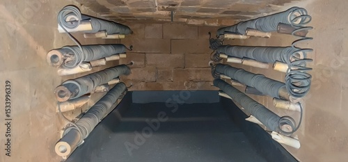 Inside the cold chamber furnace there are nichrome heaters, a heat-resistant hearth and a refractory masonry