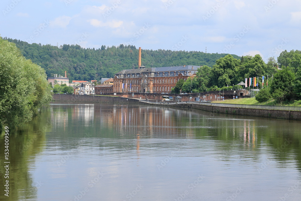 Fototapeta premium Blick über die Saar auf die Stadt Merzig
