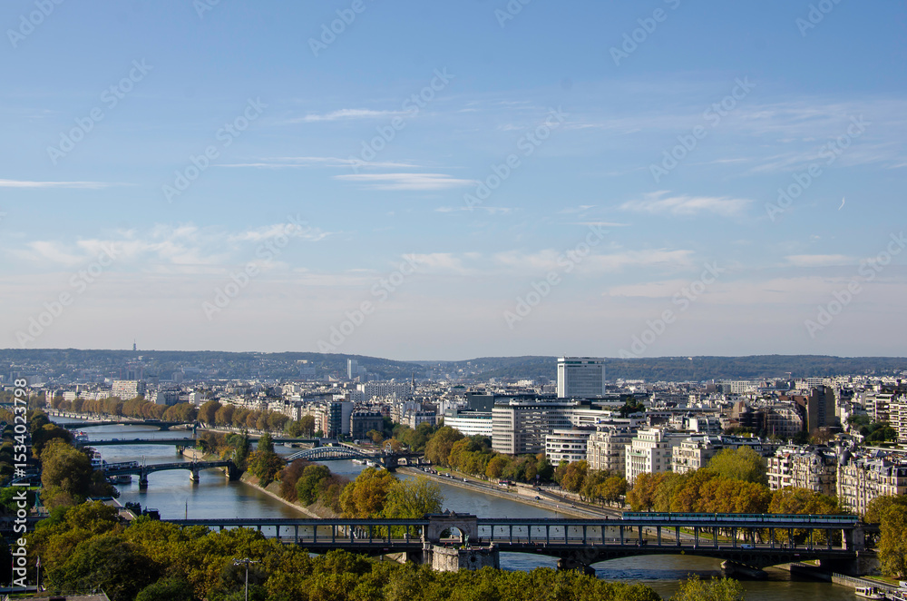 Obraz premium The bridges over the Seine in Paris connect past and present with charm and history, reflecting lights, loves and dreams in the soul of the City of Lights.