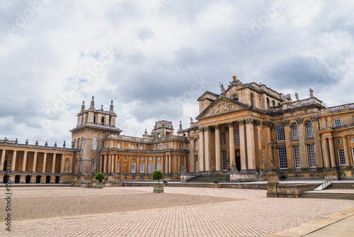 Photography Blenheim Palace majestic facade, with its elaborate architecture, highlights the historical and cultural importance of this iconic building