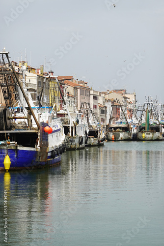 Fototapeta Naklejka Na Ścianę i Meble -  Old canals and streets in Chioggia, Italy	
