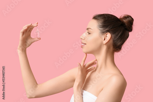 Young woman holding small g...