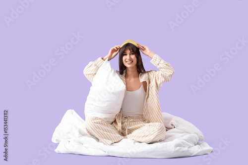 Smiling young woman in stri...