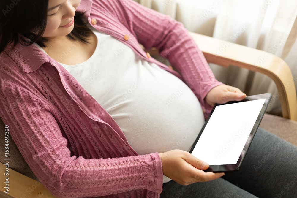 Naklejka premium White empty screen on modish computer for your design mock up on the monitor display