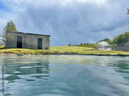 Fotografia Secret lagoon geothermal pool in iceland