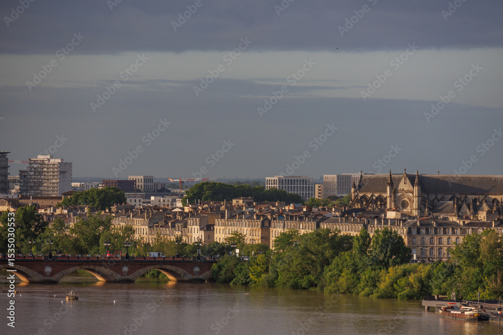 Obraz premium Bordeaux an der Garonne in Frankreich