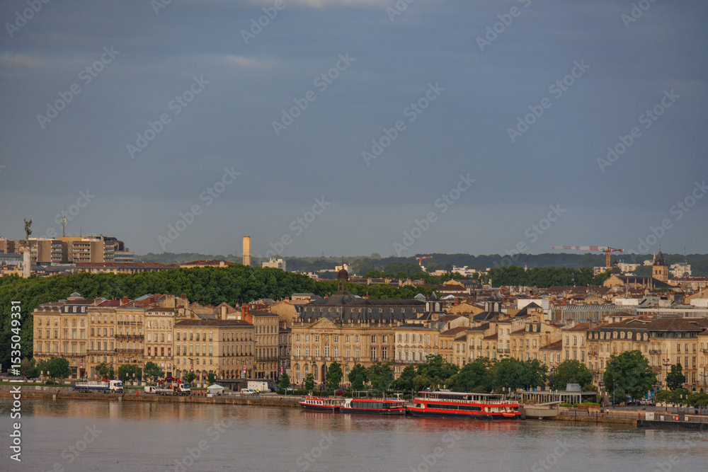 Obraz premium die franzöische Stadt Bordeaux an der Garonne