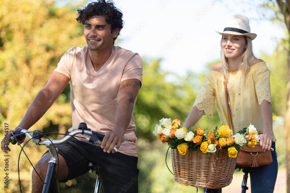 Obraz premium a happy couple on their bikes
