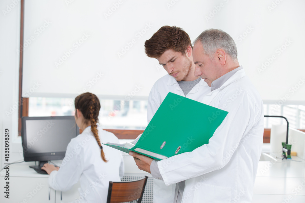 Obraz premium young man in chemist classroom