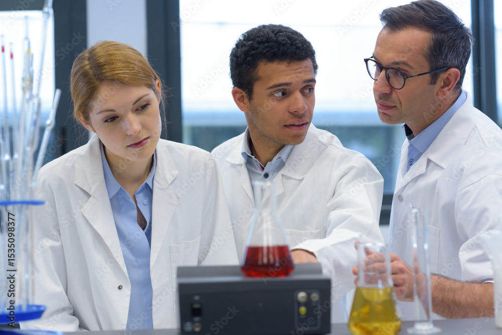 Fototapeta premium engineering students working in the lab