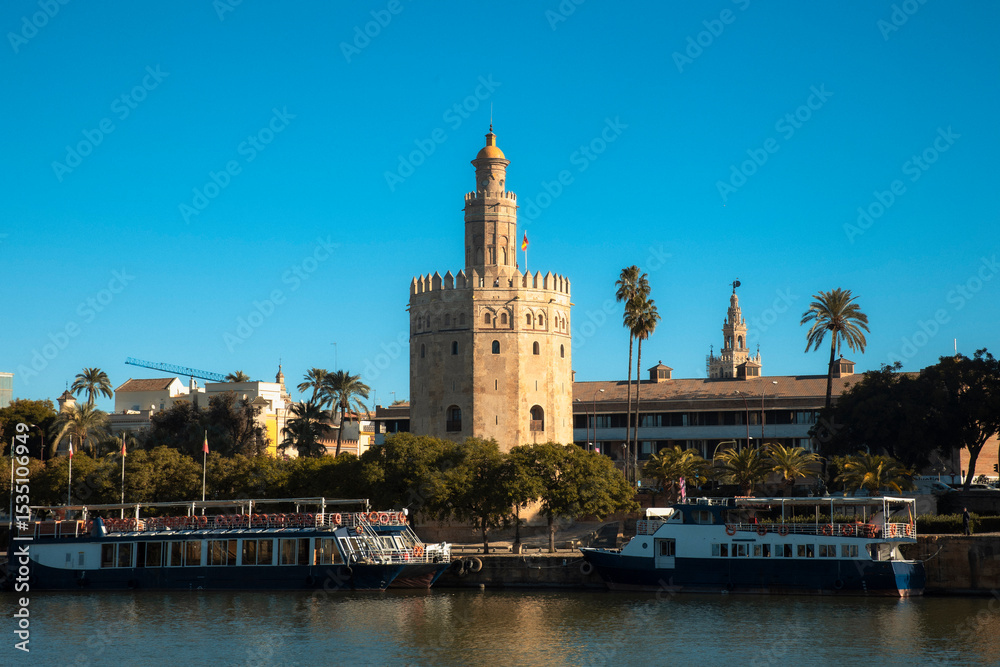 Obraz premium Torre del Oro and Guadalquivir River in Seville, Spain