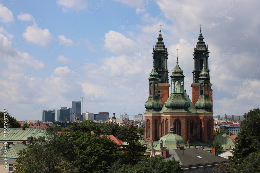 Naklejka premium Posen skyline with a church 